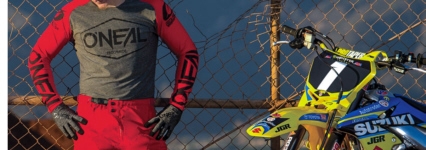 Oneal MX Bekleidung Oneal Motocross Fahrer und Motorrad